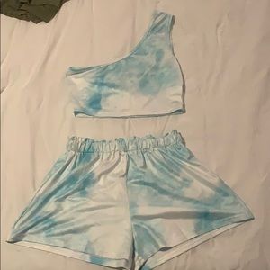 Blue and white marble two piece set